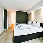 Qonroom - As Individual As - Kaiserstrasse מינדן