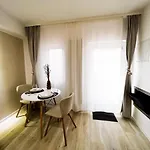 Qonroom - As Individual As - Kaiserstrasse