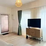Qonroom - As Individual As - Kaiserstrasse