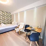 Qonroom - As Individual As - Kaiserstrasse דירה