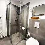 Qonroom - As Individual As - Kaiserstrasse מינדן