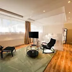 Qonroom - As Individual As - Kaiserstrasse מינדן