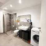 Qonroom - As Individual As - Kaiserstrasse מינדן