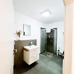 Qonroom - As Individual As - Kaiserstrasse מינדן