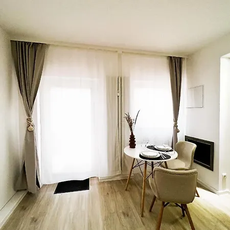 Qonroom - As Individual As - Kaiserstrasse *