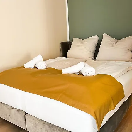 Qonroom - As Individual As - Kaiserstrasse * מינדן
