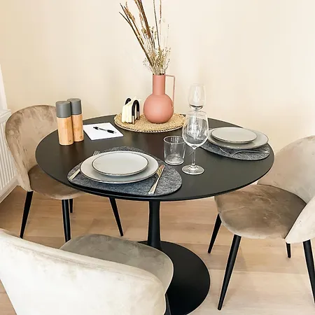 Qonroom - As Individual As - Kaiserstrasse Apartment