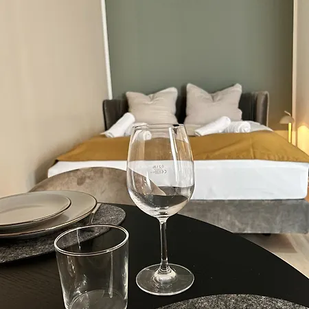 Qonroom - As Individual As - Kaiserstrasse