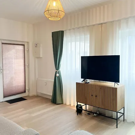 Qonroom - As Individual As - Kaiserstrasse