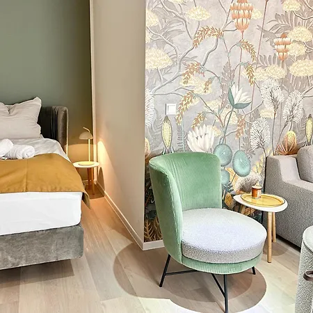 Qonroom - As Individual As - Kaiserstrasse