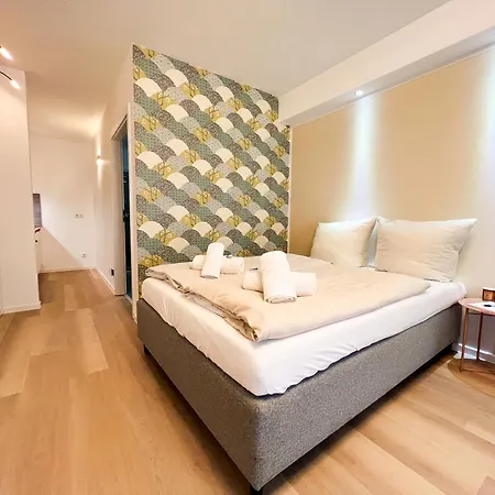 Qonroom - As Individual As - Kaiserstrasse Apartment *