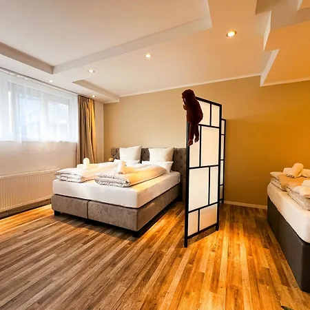 Qonroom - As Individual As - Kaiserstrasse Apartment *