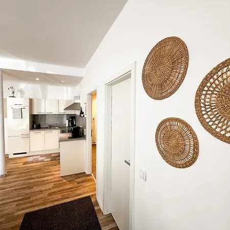 Qonroom - As Individual As - Kaiserstrasse Apartment *