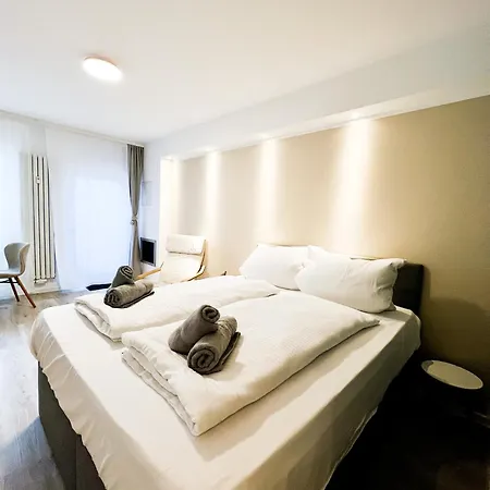 Qonroom - As Individual As - Kaiserstrasse