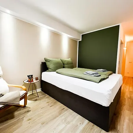 Qonroom - As Individual As - Kaiserstrasse Apartment *