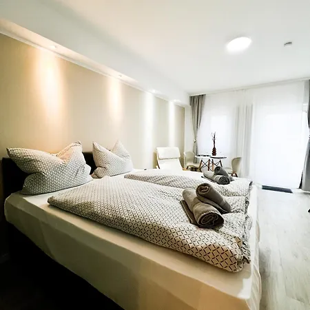 Qonroom - As Individual As - Kaiserstrasse