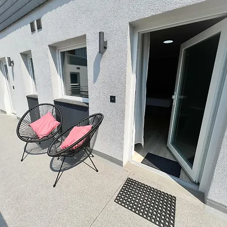 Qonroom - As Individual As - Kaiserstrasse Apartamento